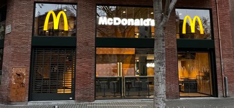 Mcdonalds Inaugura Un Nuevo Restaurante En Barcelona