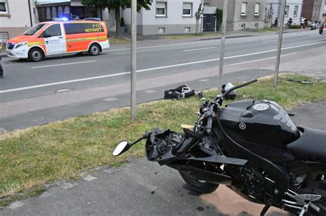 J Hriger Bei Motorradunfall Schwer Verletzt Rettungshubschrauber