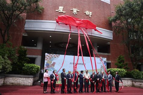 農業部揭牌！首任部長陳吉仲「淋著大雨」致詞：感謝老天滋潤大地 政治焦點 太報 Taisounds