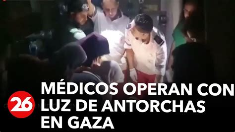 M Dicos Operan Con Luz De Antorchas En Gaza Youtube