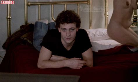 A Woman In Transit Nude Pics Page 1