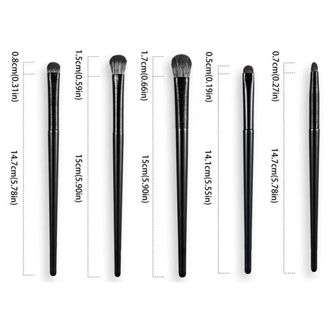 Ultra Pigmented Blending Eye Brush Softens Dramatic Edges And Fine