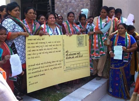 Gandhinagar Women Workers Of Congress Protest Against Residence Of Pm