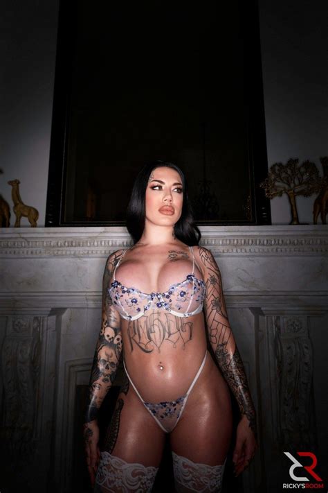 Curvy Alt Beauty Lacey Jayne Enjoys Teasing In Sexy Lingerie And Stockings Photos