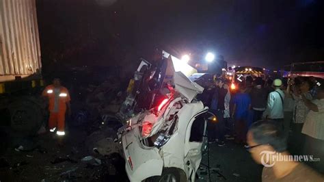 Foto Foto Kecelakaan Maut Di Tol Cipularang Tribunnews