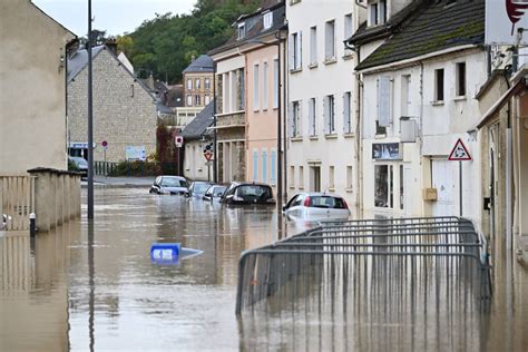 Epernon sous les eaux suite à la dépression Kirk vaches évacuées