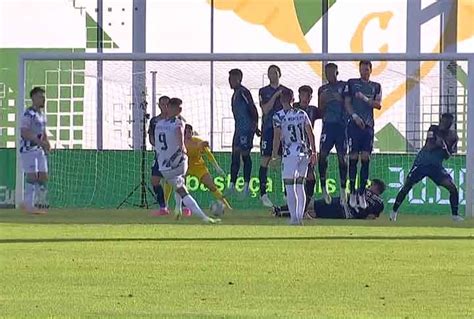 Braga joga mal mas vira no fim e sobe na tabela do PortuguêsJogada 10