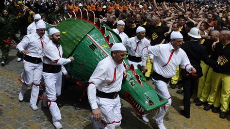 Saint Georges a terrassé le Dragon à la Ducasse de Mons RTBF Actus