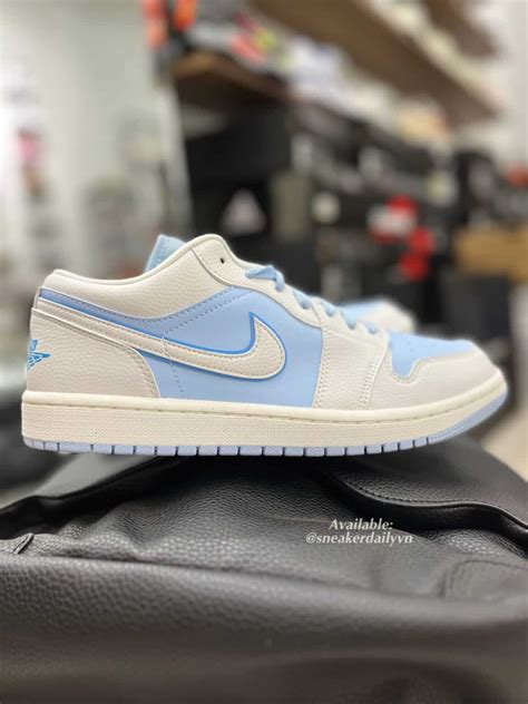 Giày Nike Air Jordan 1 Low SE Reverse Ice Blue W DV1299 104