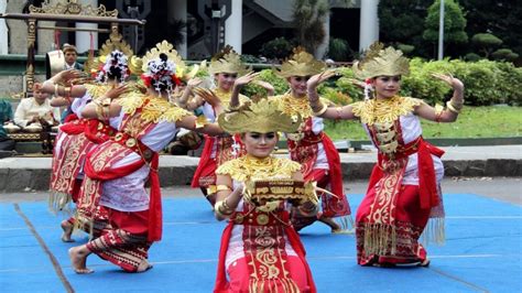 Manfaat Dan Jenis Pola Lantai Dalam Seni Tari