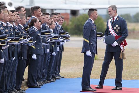 Rey Felipe Video Felipe Vi Entrega Los Reales Despachos A Nuevos