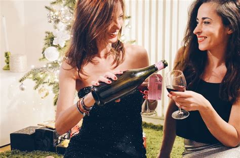 vino rosso dolce ragazze girls cheers wine red | wine lovers ...