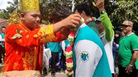 Bupati Disambut Dengan Tari Adat Sekapur Sirih Acara Hari Bhakti Gotong