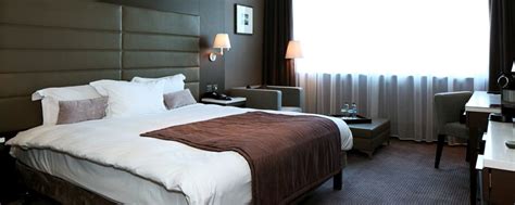 Radisson Blu Royal Hotel Dublin – Dublin Pubs