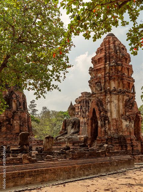 Ayutthaya Thailand Many Tourists From Around The World In Wat