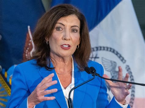 Ny Looking At Plan To Give Migrants State Work Permits Hochul Says