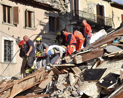 Terremoto Uomo Estratto Vivo Dopo Ore