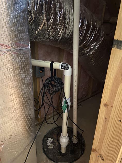 What pump is this in my basement? : r/Plumbing