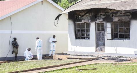 Uganda al menos once muertos la mayoría niños en incendio en escuela