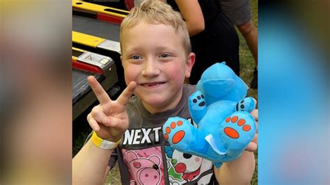 Strangers Work Together To T Young Boy With Cancer A Wheelchair Accessible Van Good Morning