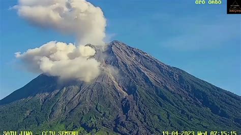 PVMBG Gunung Semeru Erupsi 31 Kali Sejak Januari 2023