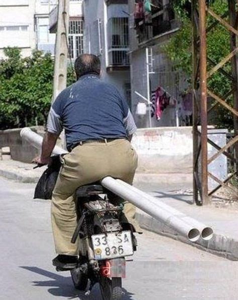 Thats One Way To Carry A Big Pipes Funny 2016 Funny Funny Fails