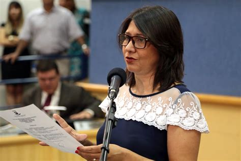 Luiza Ribeiro Solicita Implanta O De Quebra Molas Na Av Tamandar