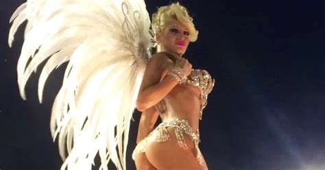 Vicky Xipolitakis Se Calzó Las Plumas Y Calentó El Carnaval Infobae