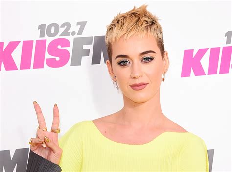 Photos Katy Perry La Chanteuse D Vor E Moiti Nue Dans Son