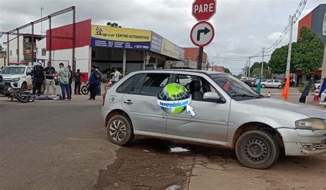 URGENTE Carro de aplicativo avança preferencial e deixa motociclista