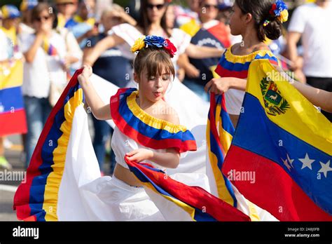 Venezuela people dancing hi-res stock photography and images - Alamy