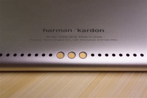 Huawei MediaPad M5 Pro vs. Apple iPad: A premium Android tablet takes ...