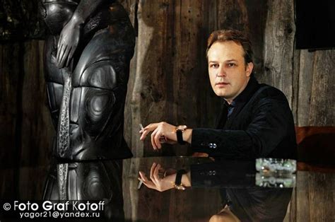 Дмитрий Дунаев, певец, композитор, ведущий и шоу-мен. | Leather glove ...
