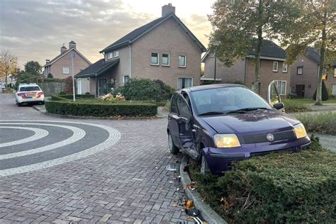 Gewonde En Flinke Schade Bij Botsing Tussen Twee Autos Drossard De La