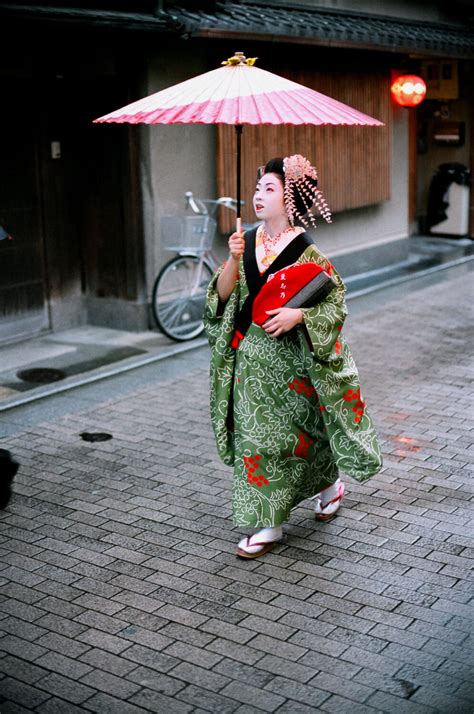 Street Photography In Gion Kobu In The Early 21st Century — John Paul