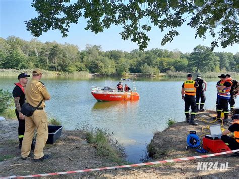 Samochód stoczył się do jeziora Straż pożarna z trzech powiatów szkoli