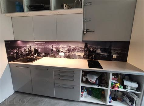 Скинали с изображением ночного города в Москве