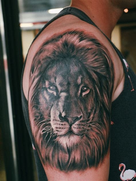 Tatuajes De Leones En La Mano Hombre