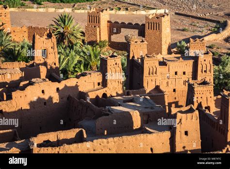 Ait Benhaddou Es Una Ciudad Fortificada O Ksar A Lo Largo De La