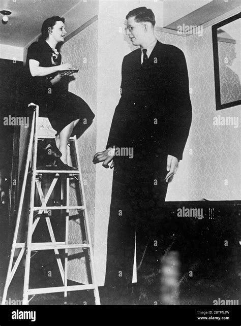 Robert Wadlow Remembering Alton S Beloved Robert Wadlow Tallest Man