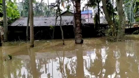 Assam Flood असम में बाढ़ की स्थिति में मामूली सुधार क्षतिग्रस्त रेलवे