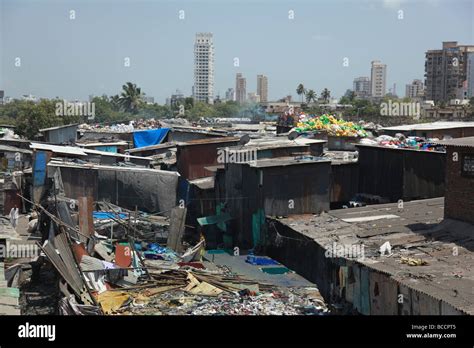 The notorious Dharavi slum Stock Photo - Alamy