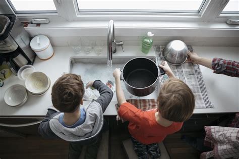 How to Wash Dishes With Baking Soda & Vinegar | Hunker