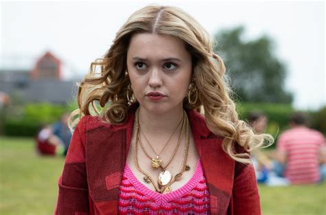 Aimee Lou Wood Din Sex Education Despre Filmarea Scenelor De Sex Ai O Mahmureal De