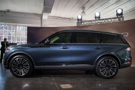 Pre-Production Lincoln Aviator Is What a Luxury SUV Should Be | News ...