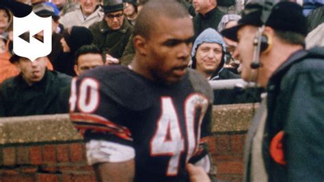 NFL Throwback: Chicago Bears running back Gale Sayers' 6-TD game against 49ers in 1965