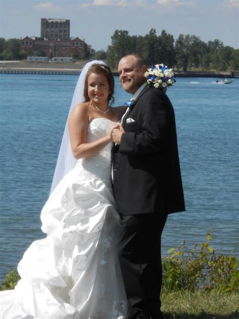 Newly weds.... | Wedding dress pictures, Wedding photography, Wedding