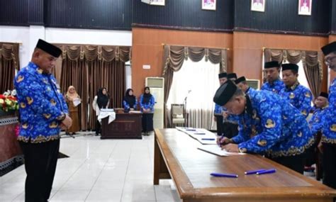 Pj Bupati Sinjai Saksikan Penandatangan Pakta Integritas Pelaksanaan