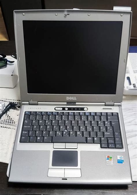 Retro Laptop Dell Latitude D Pentium M Ghz Dock Ext Cd