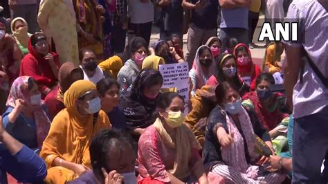 Kashmiri Pandit Killing Protests Erupt In J K Demanding Justice